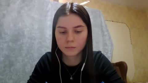 Snapshot of royalvelour chatting on 06-18-26, 08:57 royalvelour online show from 06-18-26, 08:57