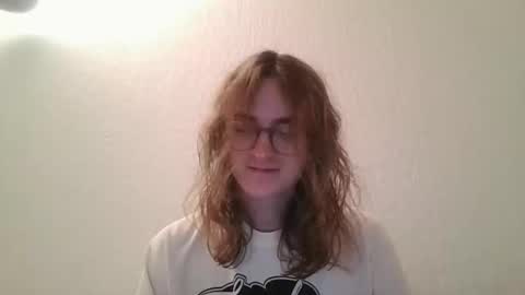 Snapshot of rozequartzz chatting on 12-17-25, 11:38 Rose online show from 12-17-25, 11:38