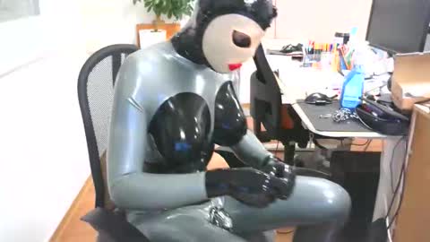 rubberdollts online show from 11-05-25, 07:47