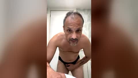 ruben728190 online show from 08-04-26, 06:32