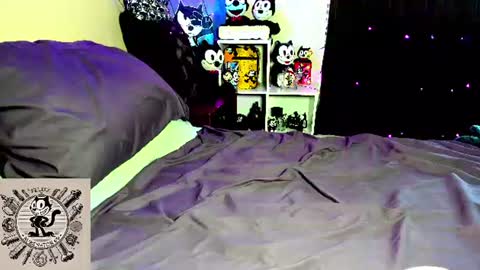 Snapshot of rubenator69 chatting on 07-30-26, 02:43 Ruben online show from 07-30-26, 02:43