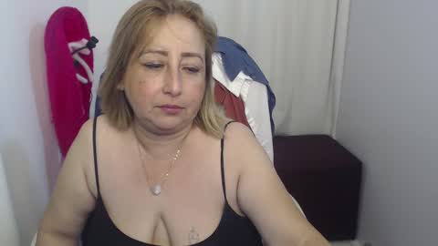 Snapshot of rubi_halliwey chatting on 01-12-25, 12:07 Rubi online show from 01-12-25, 12:07