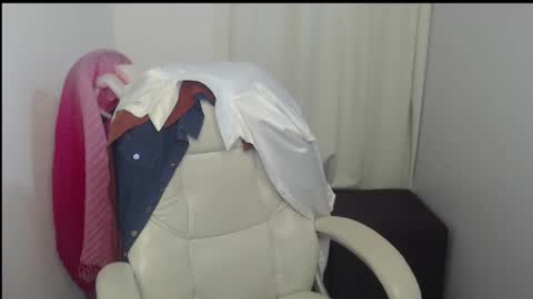 Snapshot of rubi_halliwey chatting on 01-26-25, 12:05 Rubi online show from 01-26-25, 12:05