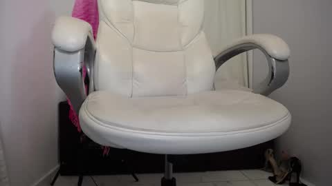 Snapshot of rubi_halliwey chatting on 02-07-25, 03:45 Rubi online show from 02-07-25, 03:45