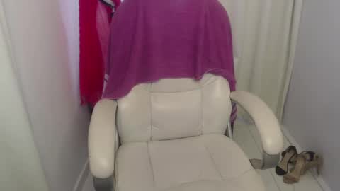 Snapshot of rubi_halliwey chatting on 02-26-25, 04:14 Rubi online show from 02-26-25, 04:14