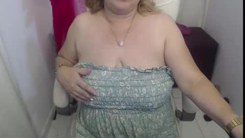 Snapshot of rubi_halliwey chatting on 03-08-25, 12:33 Rubi online show from 03-08-25, 12:33