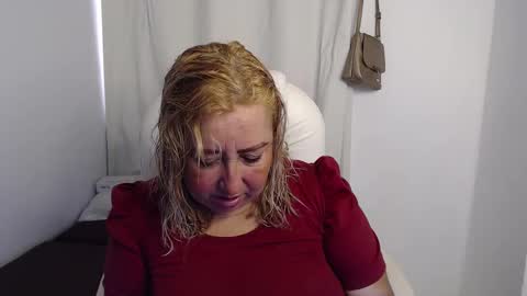 Snapshot of rubi_halliwey chatting on 09-28-25, 02:11 Rubi online show from 09-28-25, 02:11