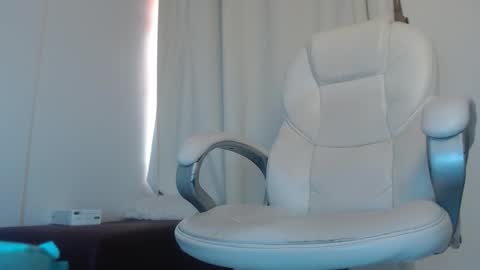 Snapshot of rubi_halliwey chatting on 10-12-25, 01:43 Rubi online show from 10-12-25, 01:43