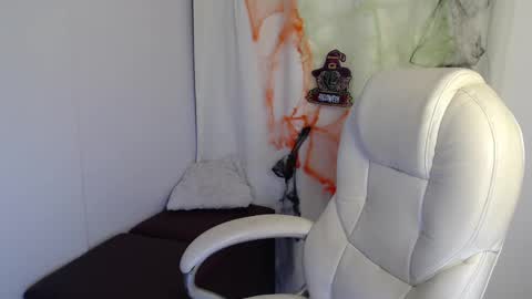 Snapshot of rubi_halliwey chatting on 10-31-25, 11:39 Rubi online show from 10-31-25, 11:39