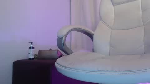 Snapshot of rubi_halliwey chatting on 11-09-25, 12:42 Rubi online show from 11-09-25, 12:42