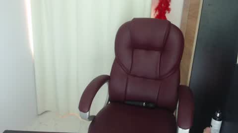 Snapshot of rubi_halliwey chatting on 06-15-26, 03:47 Rubi online show from 06-15-26, 03:47