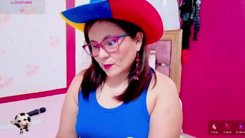 Snapshot of rubiqueens chatting on 06-17-26, 09:27 RubiQueens online show from 06-17-26, 09:27