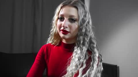 Snapshot of rue_novella chatting on 10-31-25, 05:19 Mila online show from 10-31-25, 05:19