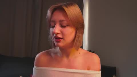 Snapshot of rue_novella chatting on 11-03-25, 04:03 Mila online show from 11-03-25, 04:03