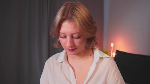 Snapshot of rue_novella chatting on 11-05-25, 06:02 Mila online show from 11-05-25, 06:02