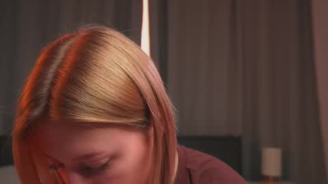 Snapshot of rue_novella chatting on 11-21-25, 04:22 Mila online show from 11-21-25, 04:22