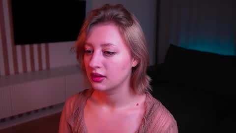 Snapshot of rue_novella chatting on 11-26-25, 04:13 Mila online show from 11-26-25, 04:13