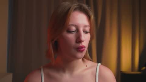 Snapshot of rue_novella chatting on 12-01-25, 04:17 Mila online show from 12-01-25, 04:17