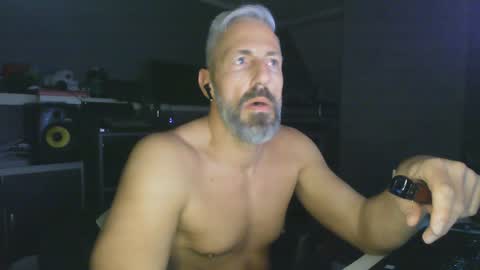 Chico que rico Caliente online show from 01-07-25, 01:38