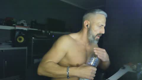 Chico que rico Caliente online show from 01-21-25, 04:10