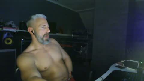 Chico que rico Caliente online show from 02-04-25, 01:34