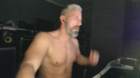 Chico que rico Caliente online show from 02-04-25, 04:59