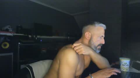 Chico que rico Caliente online show from 02-06-25, 01:16