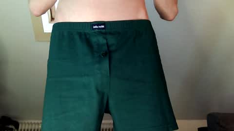 Snapshot of ruffy1992 chatting on 12-25-24, 02:45 Luffy online show from 12-25-24, 02:45