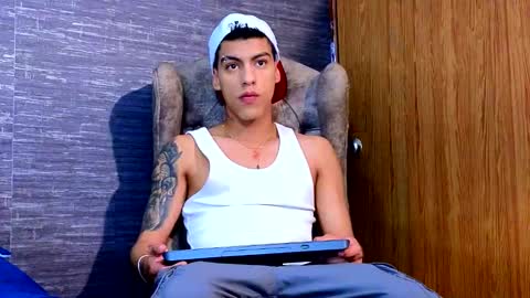  R U S S E L L  online show from 02-07-25, 12:20