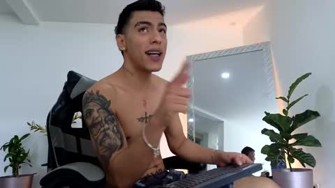  R U S S E L L  online show from 09-28-25, 01:49