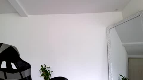  R U S S E L L  online show from 10-23-25, 02:16