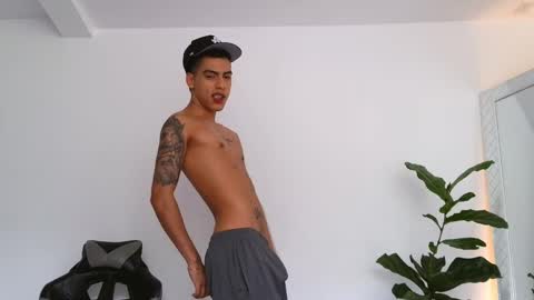  R U S S E L L  online show from 11-08-25, 01:33