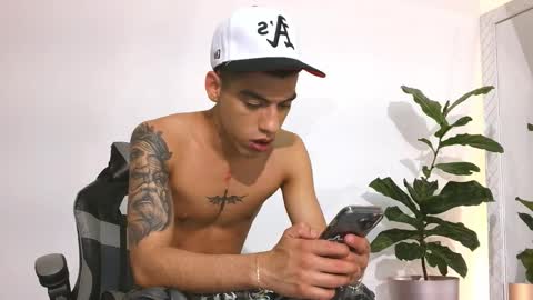  R U S S E L L  online show from 11-10-25, 12:31