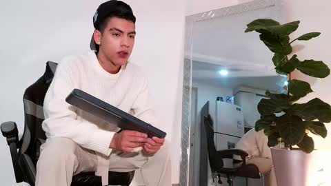  R U S S E L L  online show from 01-14-26, 09:48