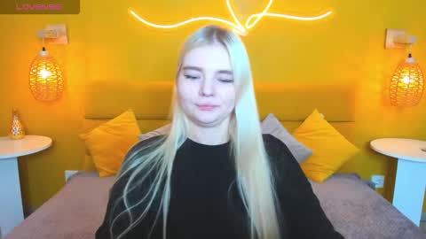 Snapshot of ruthbryant chatting on 11-16-25, 01:00 ruthbryant online show from 11-16-25, 01:00