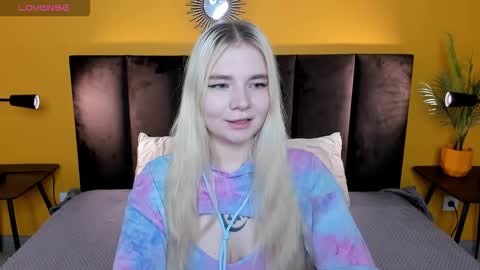 Snapshot of ruthbryant chatting on 11-23-25, 12:43 ruthbryant online show from 11-23-25, 12:43