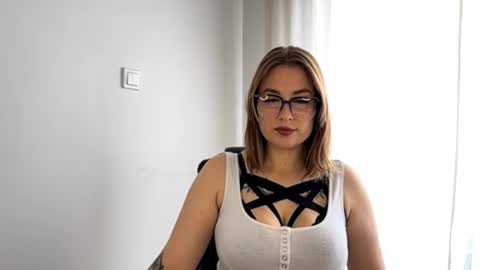 Nika online show from 09-17-25, 09:33