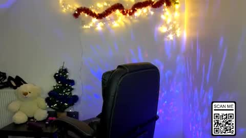 Snapshot of ruthless_111 chatting on 12-22-25, 09:01 Nika online show from 12-22-25, 09:01