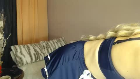 Snapshot of ruxandradanny chatting on 10-29-25, 01:24 ruxandradanny online show from 10-29-25, 01:24