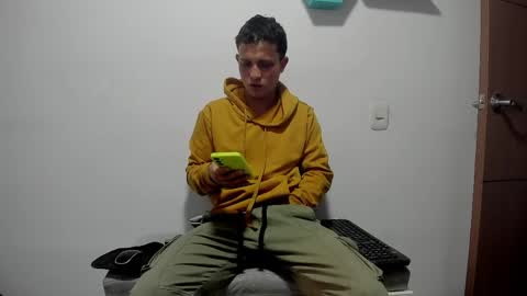 Snapshot of ryan15_ chatting on 04-12-26, 11:37 Ryan 15 online show from 04-12-26, 11:37