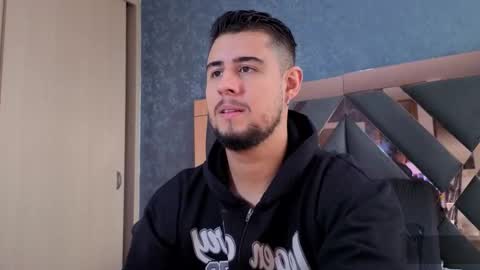 Snapshot of ryan_evanns chatting on 10-12-25, 01:54 R Y A N online show from 10-12-25, 01:54