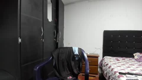 ryan_xc1 online show from 02-13-26, 02:51