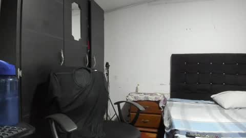 ryan_xc1 online show from 05-14-26, 05:53