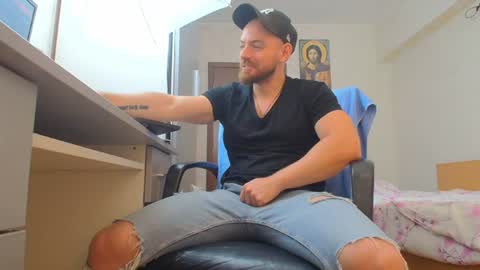Snapshot of ryanstone_ chatting on 07-25-26, 08:01 Ryanstone online show from 07-25-26, 08:01