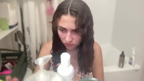 Snapshot of rylanxoxo chatting on 12-15-25, 04:17 rylanxoxo online show from 12-15-25, 04:17