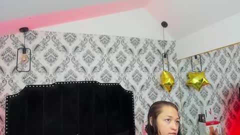Snapshot of saara_brown chatting on 01-05-25, 12:21 Saara Brown online show from 01-05-25, 12:21