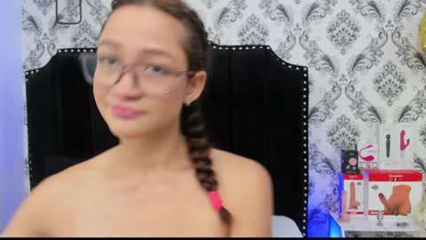 Snapshot of saara_brown chatting on 01-10-25, 03:16 Saara Brown online show from 01-10-25, 03:16