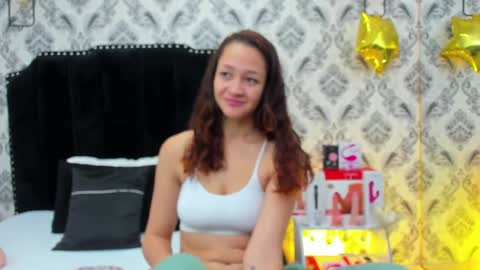 Snapshot of saara_brown chatting on 01-19-25, 12:17 Saara Brown online show from 01-19-25, 12:17