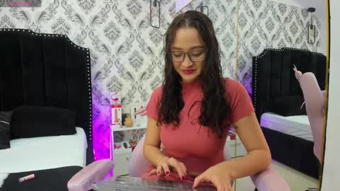 Snapshot of saara_brown chatting on 02-02-25, 12:35 Saara Brown online show from 02-02-25, 12:35