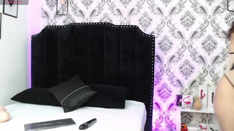 Snapshot of saara_brown chatting on 02-06-25, 12:48 Saara Brown online show from 02-06-25, 12:48